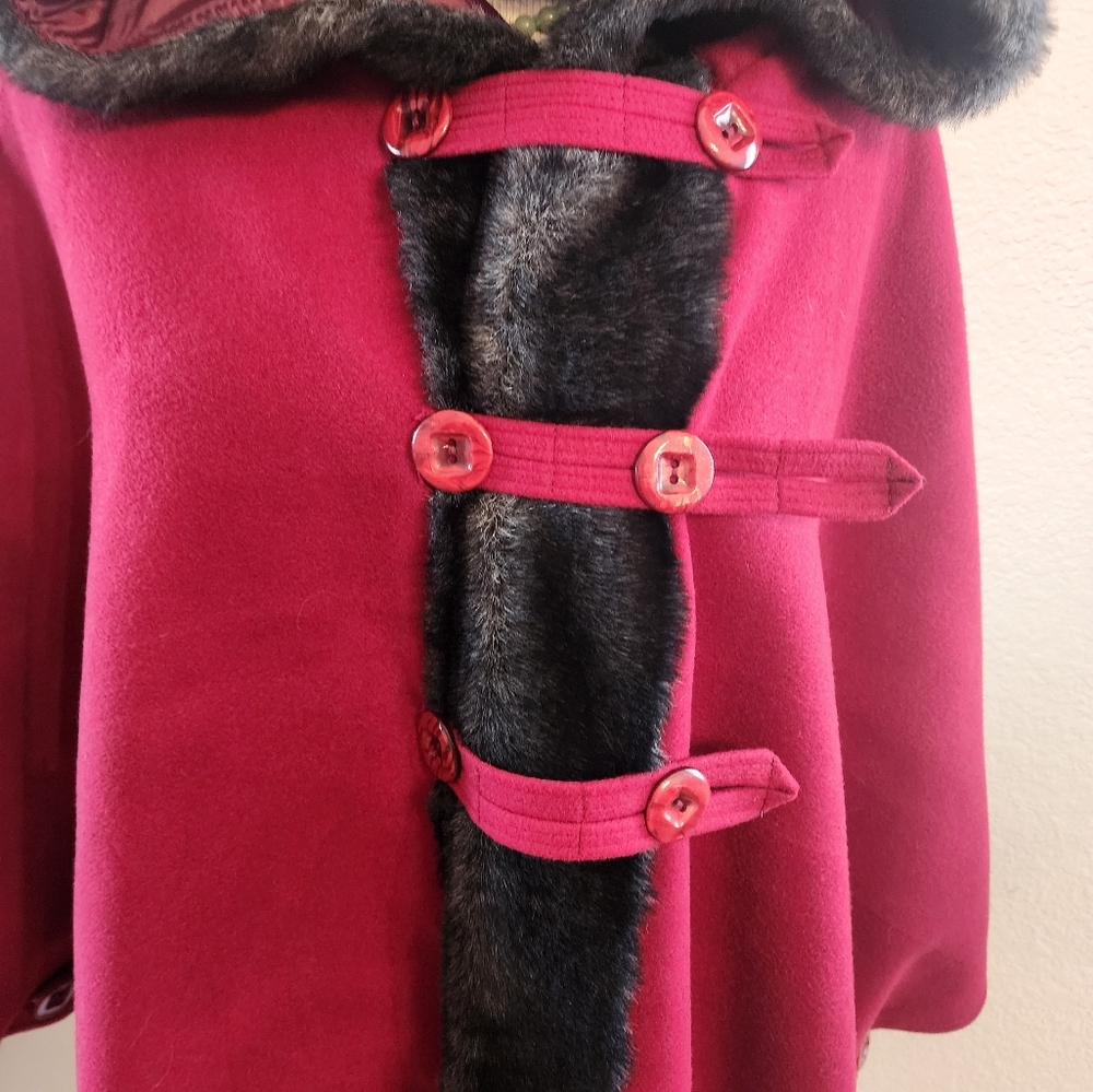 Pretencii Red Hooded Cape Fully Lined Three Button Closure Size L  NWT - Picture 4 of 7